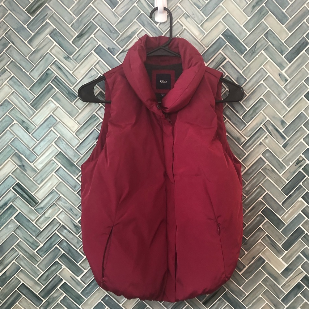 GAP XS Cranberry Red Puffer Vest EUC Warm and Cozy